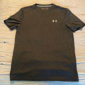 Grey Under Armour Heatgear T-shirt size medium loose fit